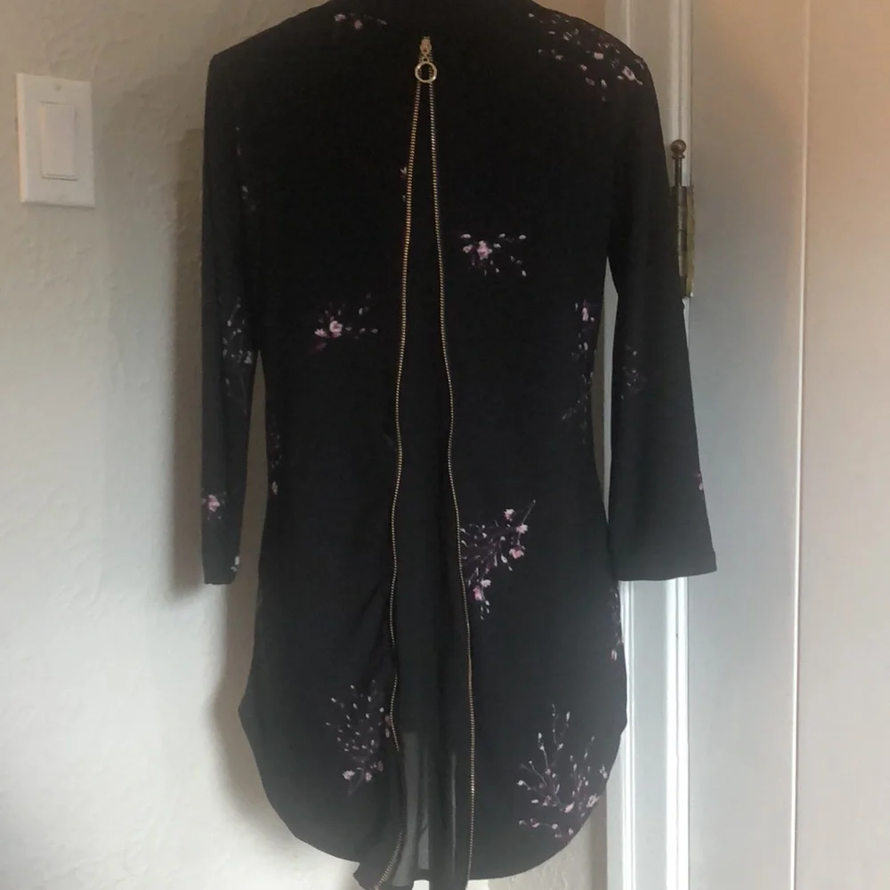 Ladies Dynamite 3/4 sleeve top - size medium - Picture 7 of 10